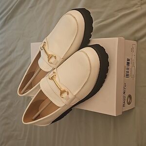 Princess Polly Saxton Loafers in Cream NWT Size 10
